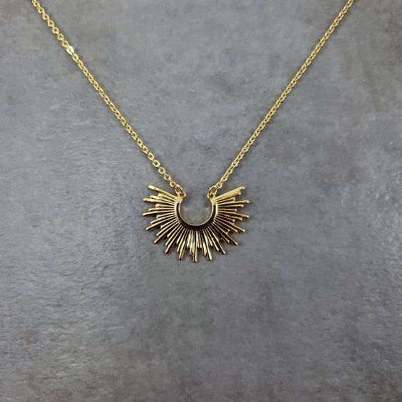 Sleek Emperor Golden Necklace