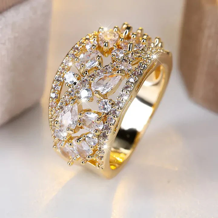 Trendy Crystals Gold Ring
