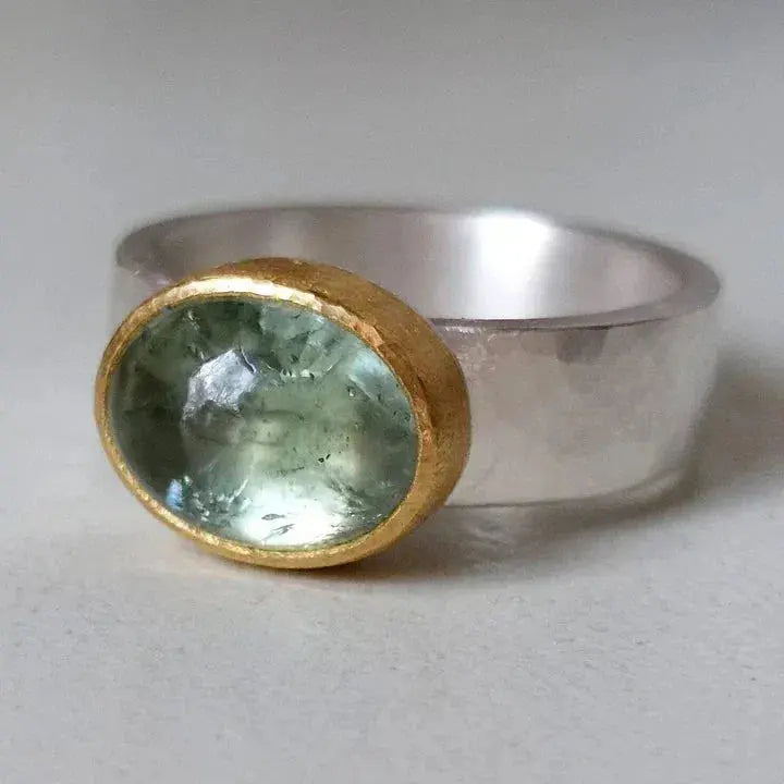 Green ring with rounded stone, Elegant