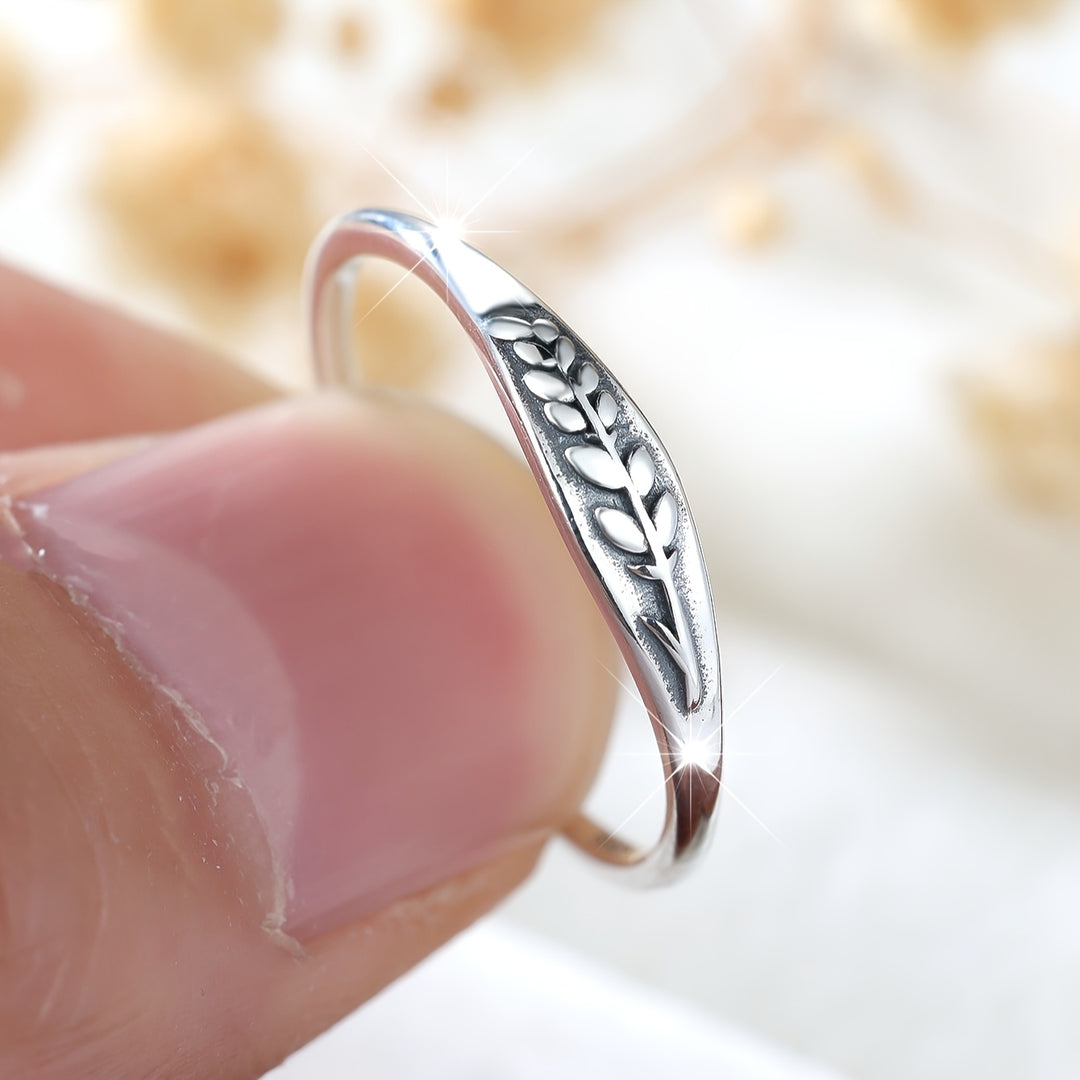 Retro Carved Leaf Ring