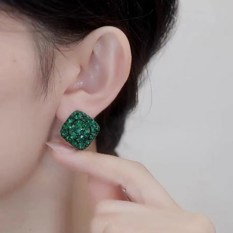 Elegant Diamond-Shaped Earrings