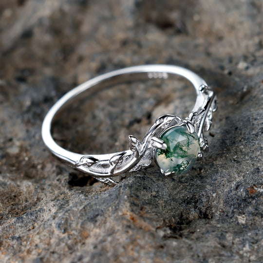 Exquisite Green Agate Leaf Ring