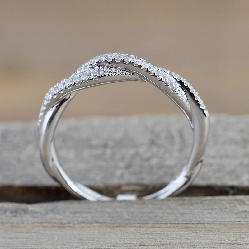 Stylish Zirconia Twisted Band Ring