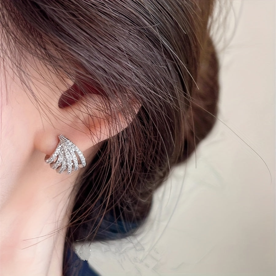 Elegant Claw-Set Zirconia Stud Earrings