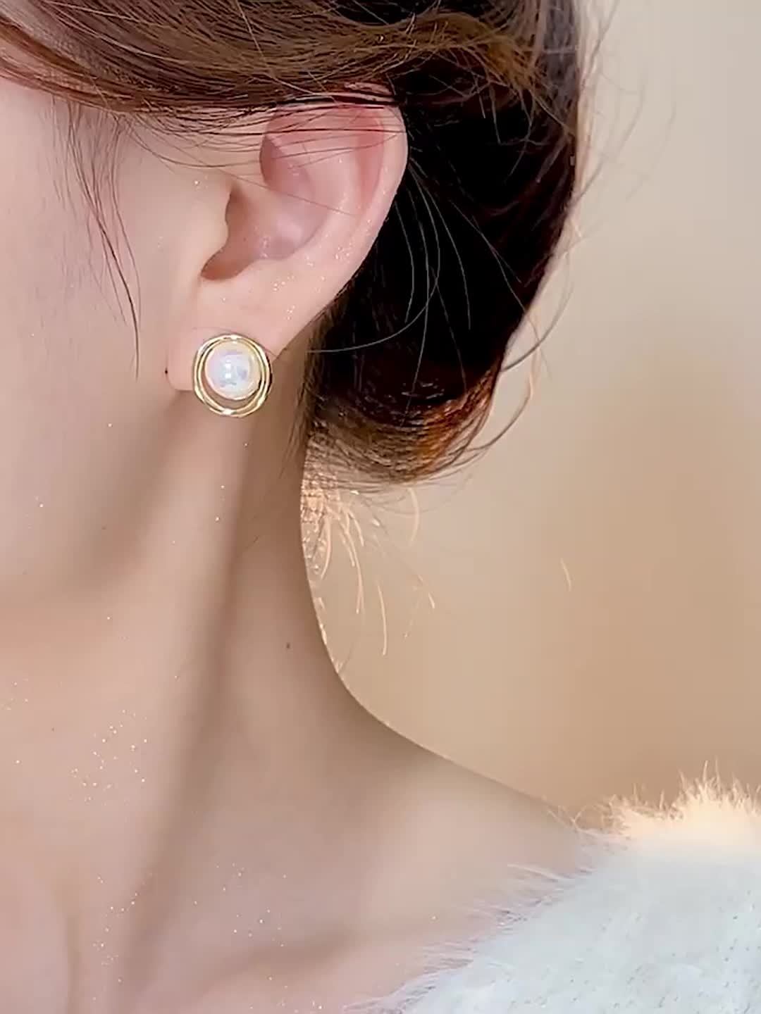 Stylish High-end Women's Fashion Earrings