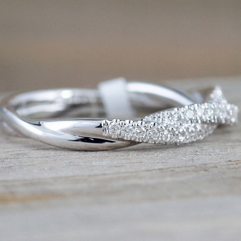 Stylish Zirconia Twisted Band Ring