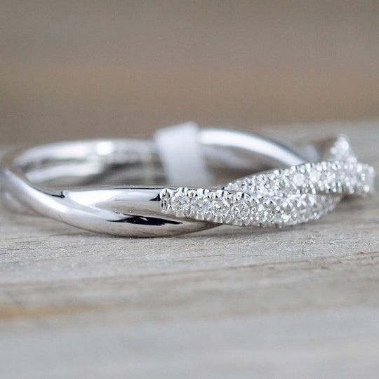 Stylish Zirconia Twisted Band Ring