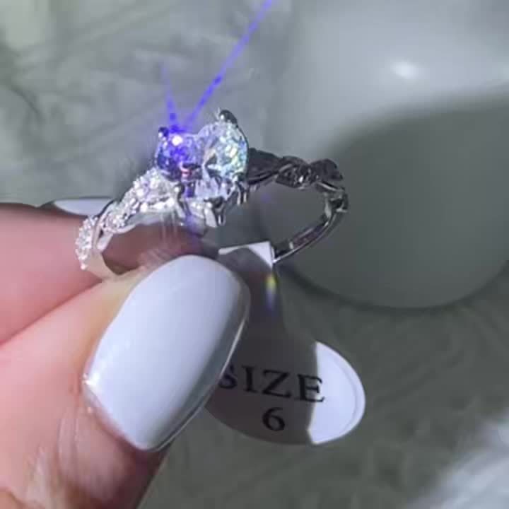 Heart Zirconia Twist Ring