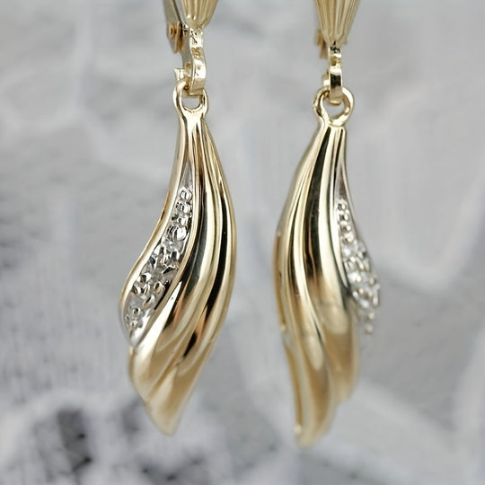 Goldfish Tail Dangle Earrings