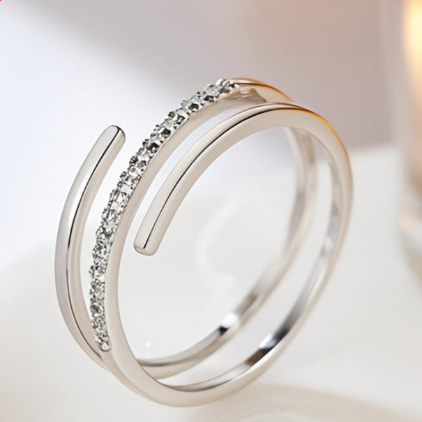 Simple White Zirconia Spiral Ring