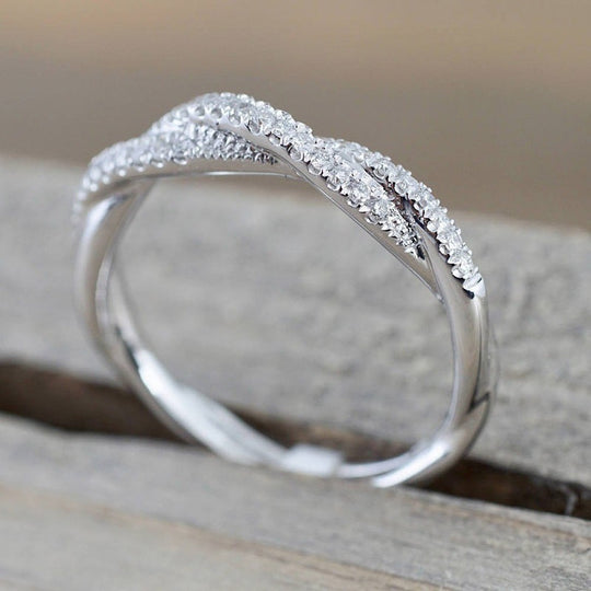 Stylish Zirconia Twisted Band Ring