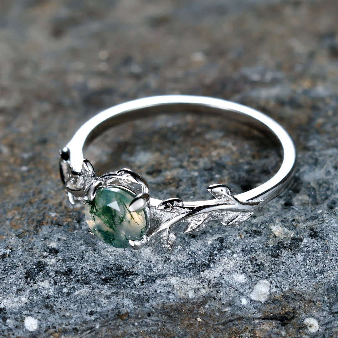 Exquisite Green Agate Leaf Ring