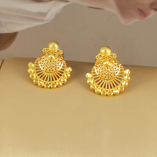 Fashionable Earrings & Necklace Set