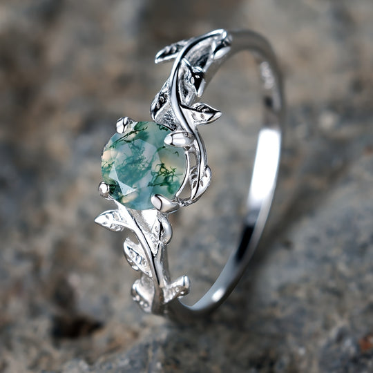 Exquisite Green Agate Leaf Ring