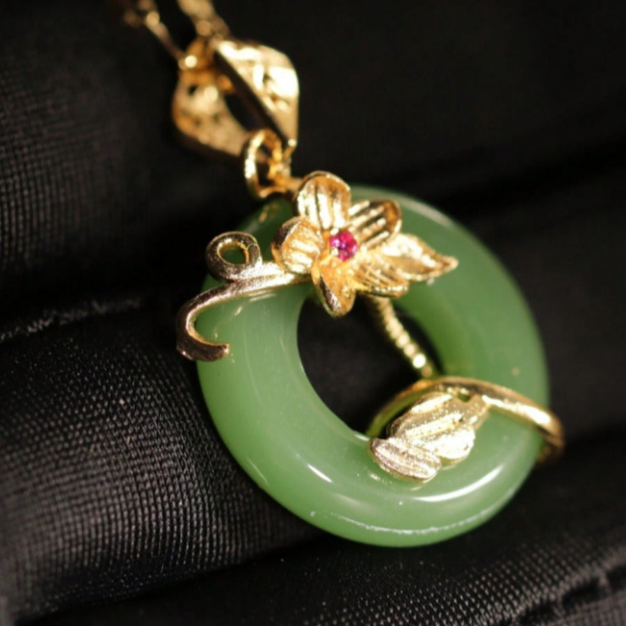Elegant Floral Vine Pendant Necklace