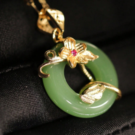 Elegant Floral Vine Pendant Necklace