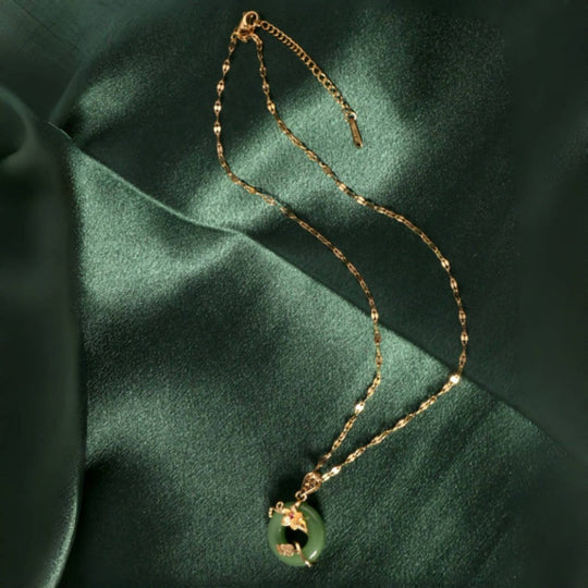 Elegant Floral Vine Pendant Necklace