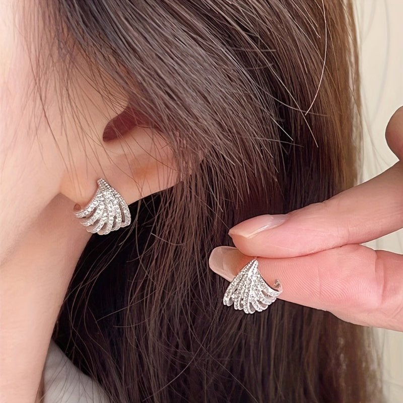 Elegant Claw-Set Zirconia Stud Earrings