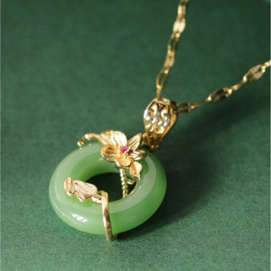 Elegant Floral Vine Pendant Necklace